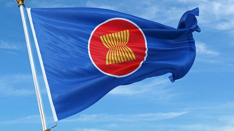 ASEAN bez dolara – tworzy własny system transgranicznych płatności mobilnych